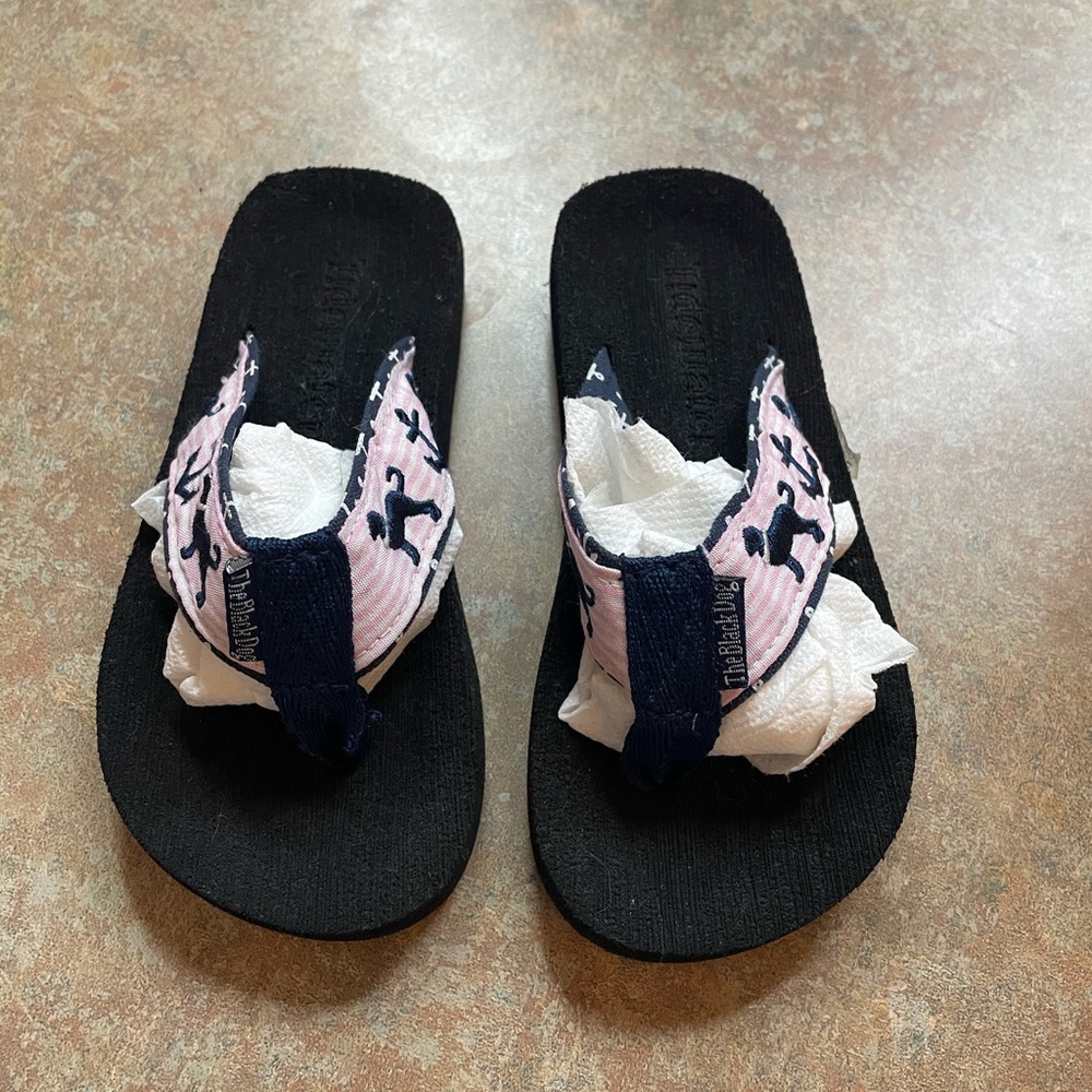 Girls the black dog sandals